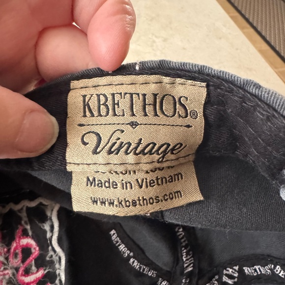 Distressed hat - Picture 2 of 4